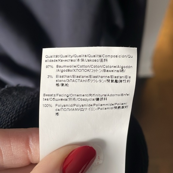 *SOLD*Men’s Hugo boss zip up - Picture 8 of 8